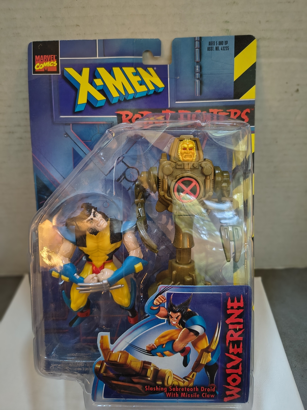 Marvel Wolverine Action Figure with Sabretooth Droid - Yellow/Blue/Gold